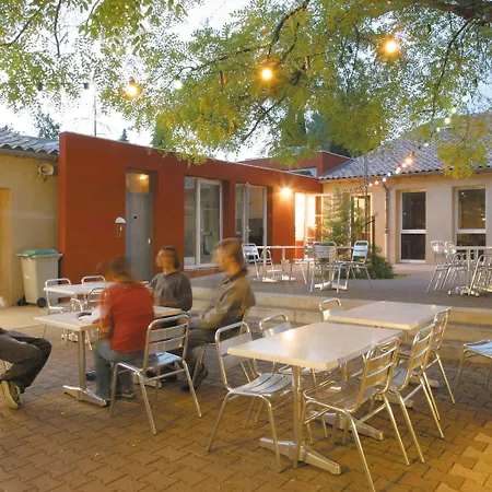 Hostel Hi Nîmes
