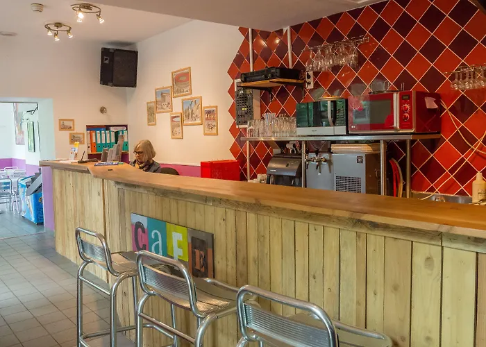 Hi نيم